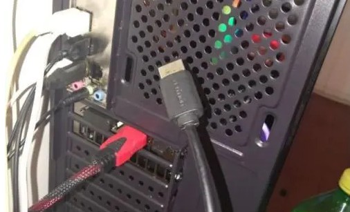 主机连接电脑主机黑屏